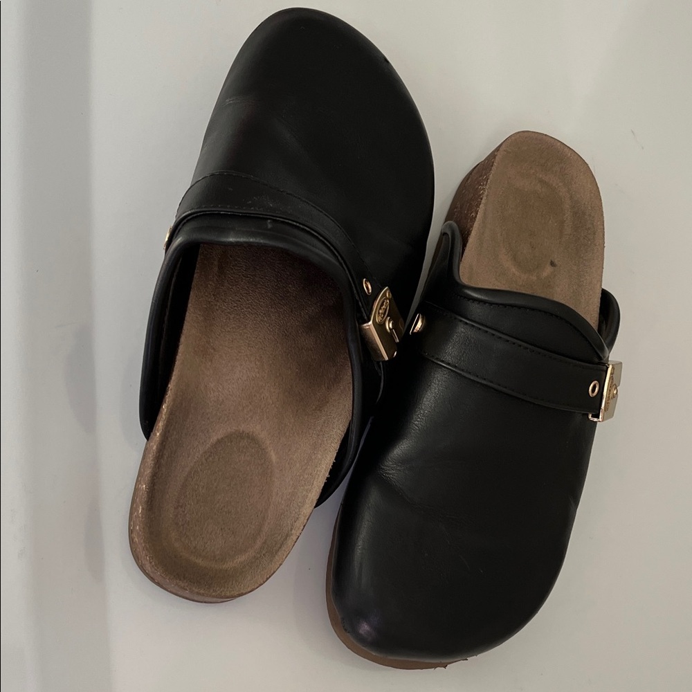 Dr. Scholl's Black Sandals with Gold Buckle - Picture 3 of 4